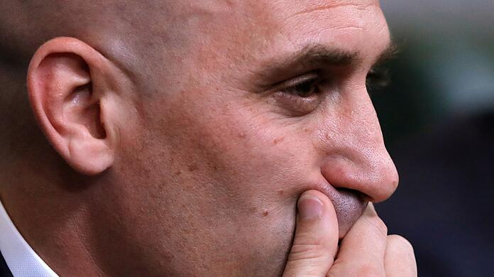 Spaniens Fußball-Chef Luis Rubiales tritt möglicherweise zurück.