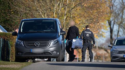 Rund zehn Stunden dauerten die Durchsuchungen am Donnerstag im Mordfall Fabian an.