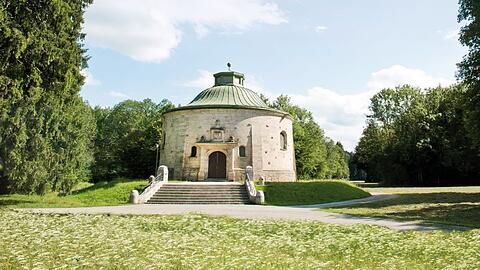 Das ist das Reisacher Wasserschloss. Hier gewinnen die Stadtwerke das Münchner Trinkwasser. Durchschnittlich fließen von dort 2.800 Liter Wasser in der Sekunde nach München – fast 80 Prozent des täglichen Bedarfs.