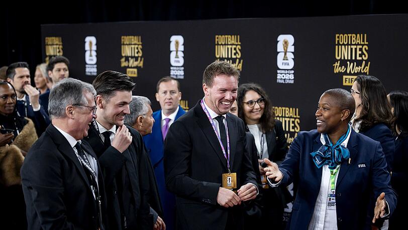 Julian Nagelsmann läuft über den Roten Teppich bei der WM-Auslosung. Julian Nagelsmann läuft über den Roten Teppich bei der WM-Auslosung.