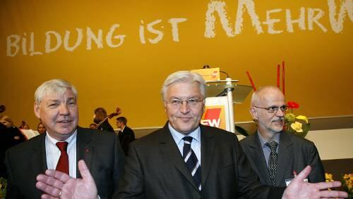 Nicht besonders herzlich empfangen: Frank-Walter Steinmeier bei der GEW. Nicht besonders herzlich empfangen: Frank-Walter Steinmeier bei der GEW.