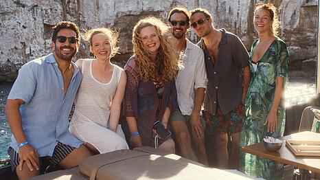 "Der perfekte Urlaub" (v.l.): Elyas M'Barek, Karoline Herfurth, Diana Amft, Florian David Fitz, Frederick Lau und Jessica Schwarz.