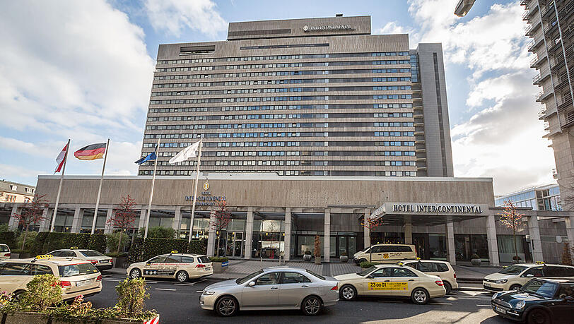 Blick auf das Hotel Intercontinental in Frankfurt am Main. In einem der Hotelzimmer ist nach Angaben der Staatsanwaltschaft die Leiche einer Frau gefunden worden, die das Opfer einer Teufelsaustreibung geworden sein soll. Blick auf das Hotel Intercontinental in Frankfurt am Main. In einem der Hotelzimmer ist nach Angaben der Staatsanwaltschaft die Leiche einer Frau gefunden worden, die das Opfer einer Teufelsaustreibung geworden sein soll.