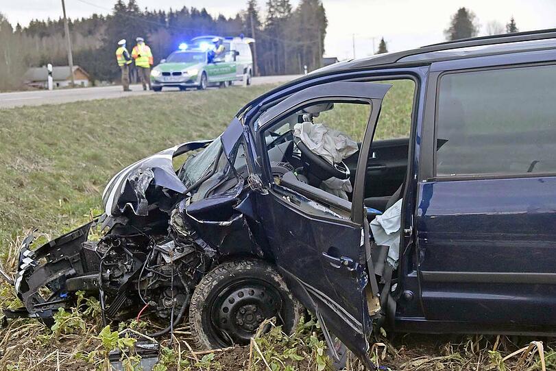 Die Fahrerin des Lupos kam mit schweren Verletzungen ins Krankenhaus.