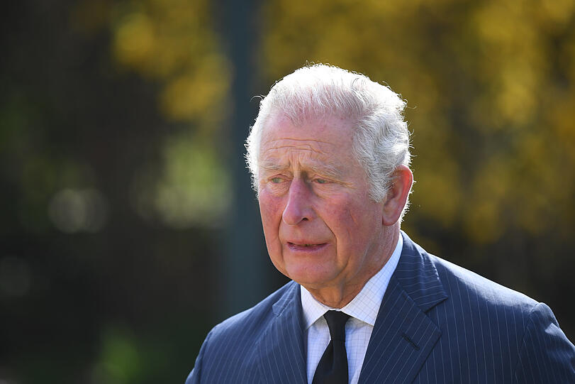 Prinz Charles kann seine Tränen nicht mehr zurückhalten.
