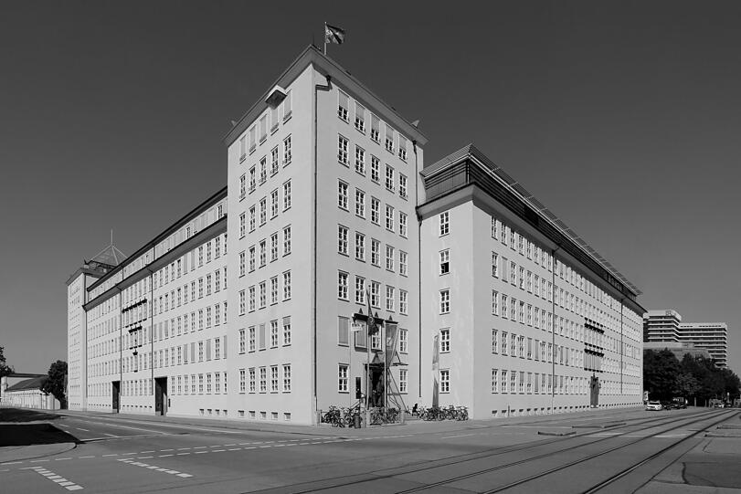 Die einstige Oberpostdirektion an der Arnulfstraße.