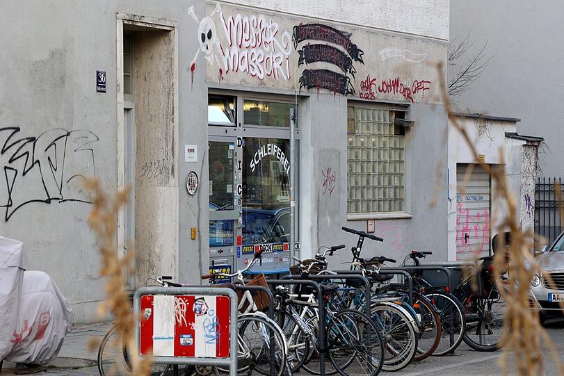 In der Adlzreiterstraße: eine winzigkleine Messerschleiferei.