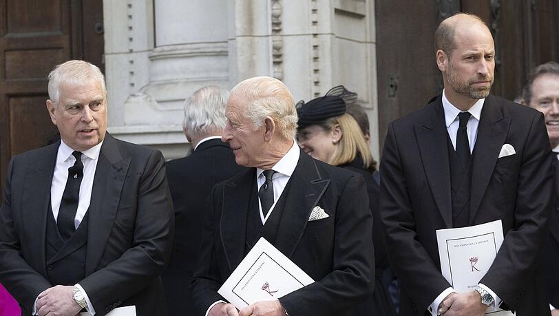 Ex-Royal Andrew (li.) zeigt nach seinem Skandal offenbar wenig Einsicht.