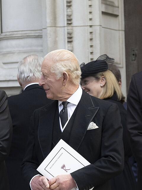 Ex-Royal Andrew (li.) zeigt nach seinem Skandal offenbar wenig Einsicht.