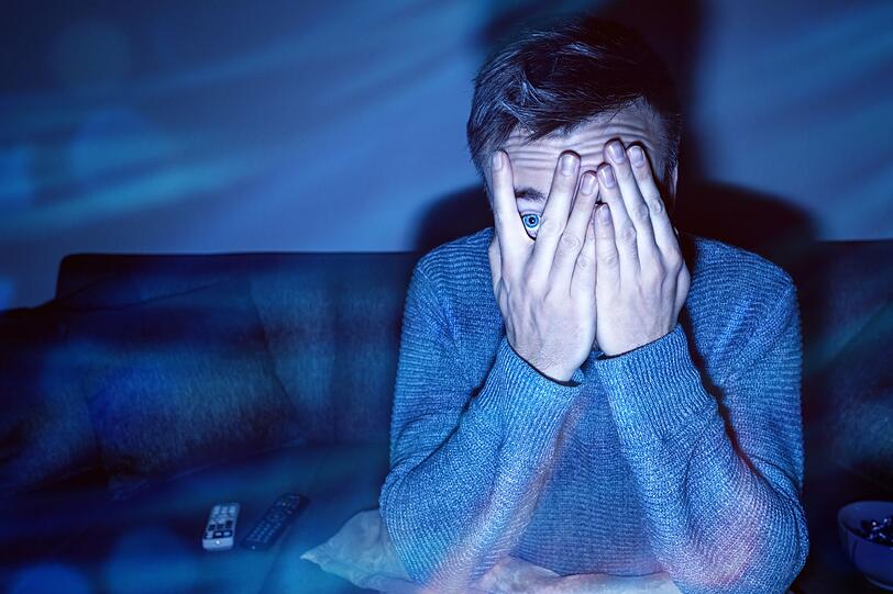 An Halloween empfinden wir zwar ähnliche Gefühle wie in anderen Angstsituationen - jedoch mit dem Unterschied, dass keine echte Gefahr besteht. Wir nehmen also den positiven Effekt, wie etwa den Adrenalinkick und einen gewissen Nervenkitzel, mit, ohne aber echt in Stress zu geraten - wir wissen schließlich, dass wir in Sicherheit sind. Das ist so ähnlich wie bei einer wilden Achterbahnfahrt. An Halloween empfinden wir zwar ähnliche Gefühle wie in anderen Angstsituationen - jedoch mit dem Unterschied, dass keine echte Gefahr besteht. Wir nehmen also den positiven Effekt, wie etwa den Adrenalinkick und einen gewissen Nervenkitzel, mit, ohne aber echt in Stress zu geraten - wir wissen schließlich, dass wir in Sicherheit sind. Das ist so ähnlich wie bei einer wilden Achterbahnfahrt.