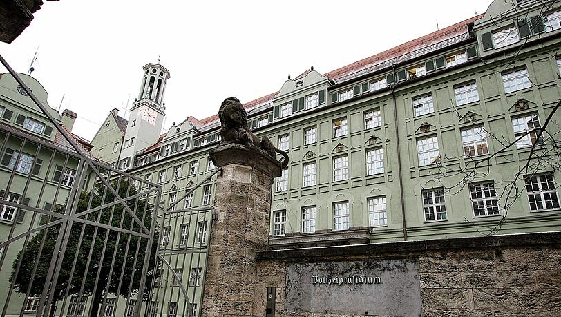 Keine Sonnenenergie: Das Dach des Polizeipräsidiums in der Ettstraße muss nackt bleiben. Keine Sonnenenergie: Das Dach des Polizeipräsidiums in der Ettstraße muss nackt bleiben.