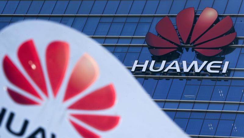 Das Huawei-Logo ist vor und auf dem Forschungs- und Entwicklungszentrum des Konzerns zu sehen. Foto: Andy Wong/AP/dpa/Archivbild Das Huawei-Logo ist vor und auf dem Forschungs- und Entwicklungszentrum des Konzerns zu sehen. Foto: Andy Wong/AP/dpa/Archivbild