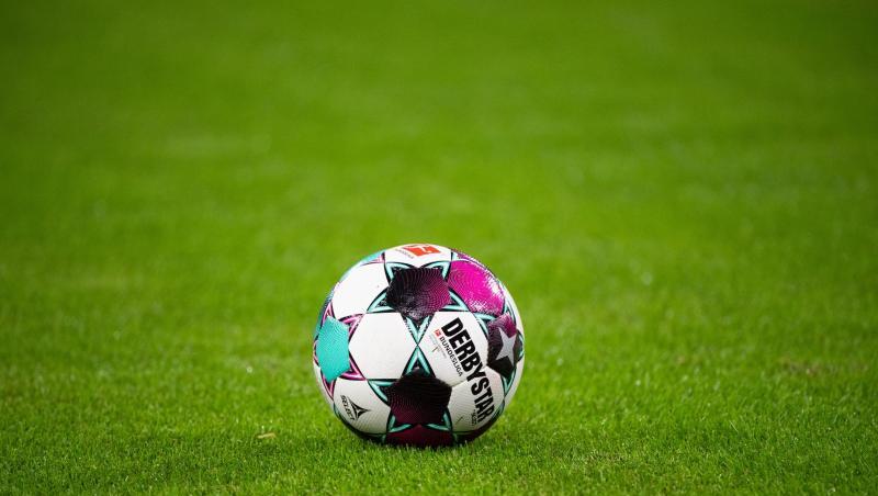 Beim Treffen von 14 Fußballvereinen überwiegend aus der Bundesliga soll über wichtige Themen des deutschen Profi-Fußballs beraten werden.