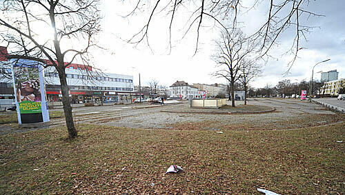Eine Obersendlinger Ödnis: Noch immer ist am Ratzingerplatz die alte Wendeschleife der 16er-Tram zu erkennen – bloß dass die Tram schon lange nicht mehr fährt Eine Obersendlinger Ödnis: Noch immer ist am Ratzingerplatz die alte Wendeschleife der 16er-Tram zu erkennen – bloß dass die Tram schon lange nicht mehr fährt