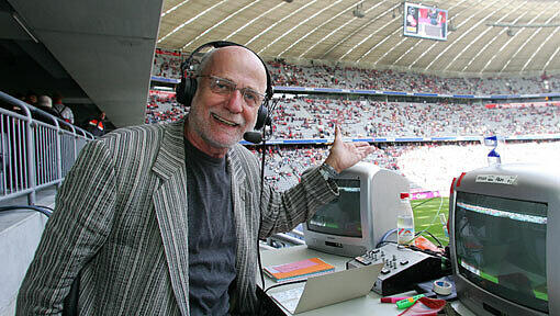 Beim BR wurde er zur Reporter-Legende, für 90elf berichtet er sogar im „Günther-Koch-Kultkanal“. Jetzt ist er Aufsichtsrat beim Club – und hört mit Radio auf. „Mit 70 kann man das Mikro weglegen“. Beim BR wurde er zur Reporter-Legende, für 90elf berichtet er sogar im „Günther-Koch-Kultkanal“. Jetzt ist er Aufsichtsrat beim Club – und hört mit Radio auf. „Mit 70 kann man das Mikro weglegen“.