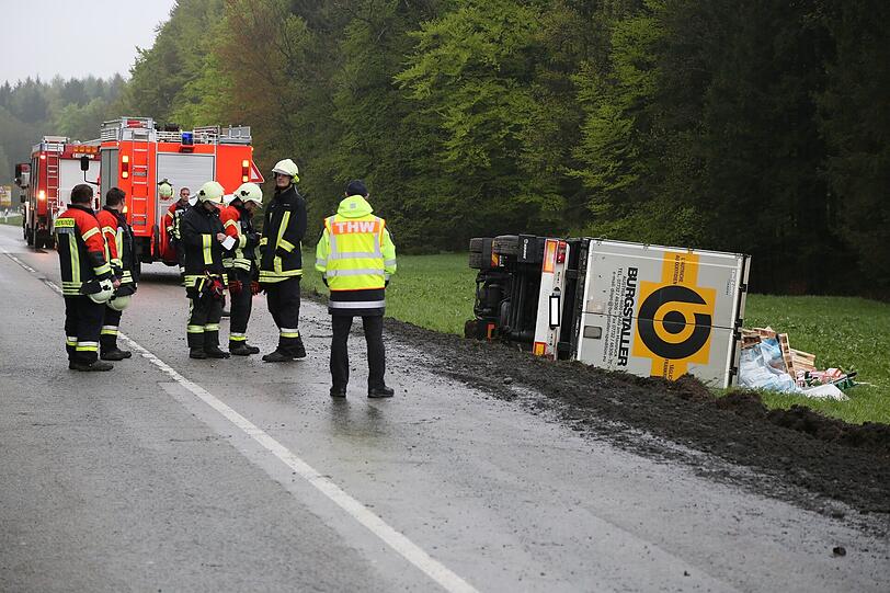 Ein 42-jähriger Ungar war auf der B12 von München Richtung Mühldorf unterwegs, als von der Fahrbahn abkam.