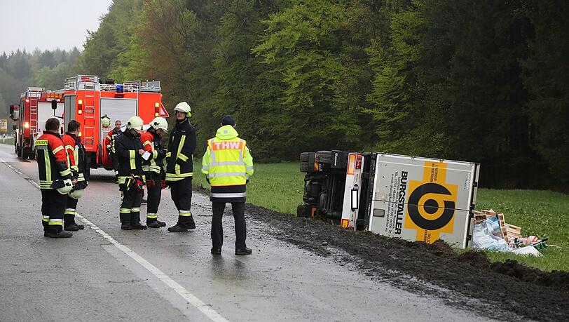 Ein 42-jähriger Ungar war auf der B12 von München Richtung Mühldorf unterwegs, als von der Fahrbahn abkam.