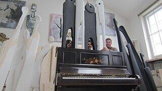 Pianospielen für alle ist die Devise.