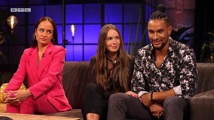 Obwohl Angelina (li.) die letzte Rose im Finale erhalten hat, liebt "Bachelor" David heute die Zweitplatzierte Lisa.