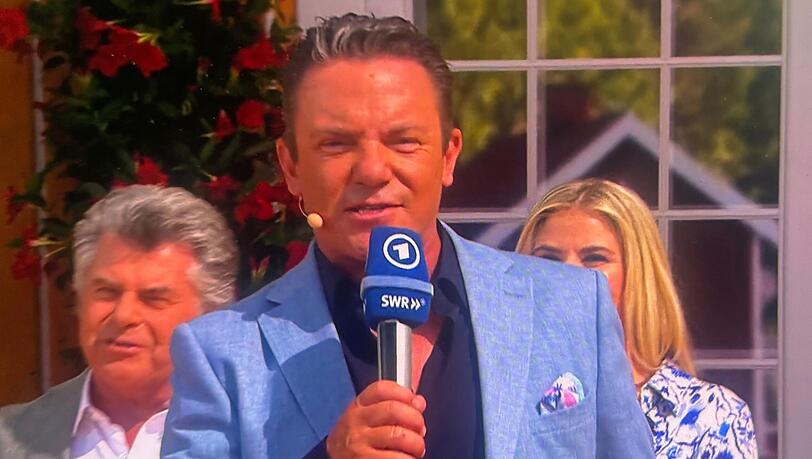 Stefan Mross begrüßt um Auftakt der letzten "Immer wieder sonntags"-Staffel. Stefan Mross begrüßt um Auftakt der letzten "Immer wieder sonntags"-Staffel.