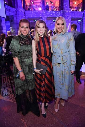 Nele Kiper, Nora von Waldstätten und Laura Osswald bei der ARD Blue Hour im Museum für Kommunikation