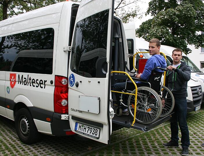 Michael hat nach der Schule einen Freiwilligendienst bei den Maltesern geleistet.
