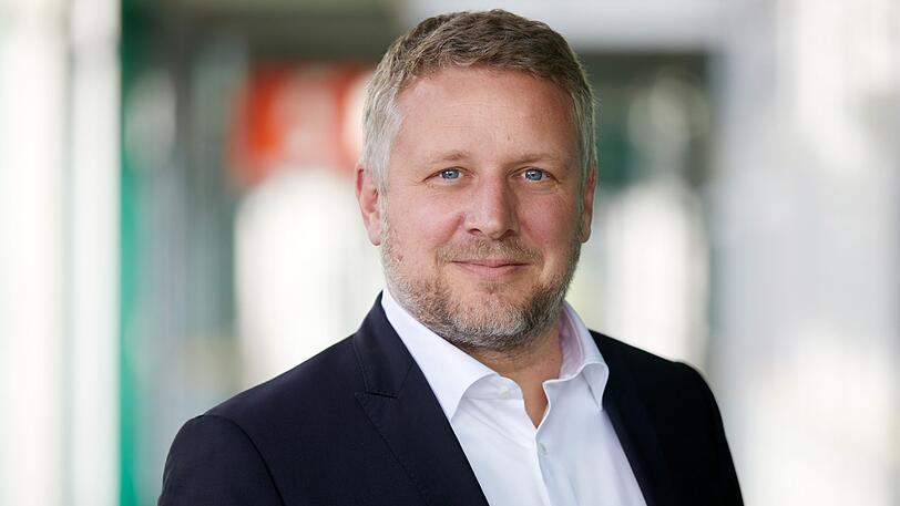 Michael Scholl ist in seinem Unternehmen in Martinsried für Strategie, Finanzen, Unternehmensrecht, Marketing, Vertrieb sowie Personal verantwortlich.