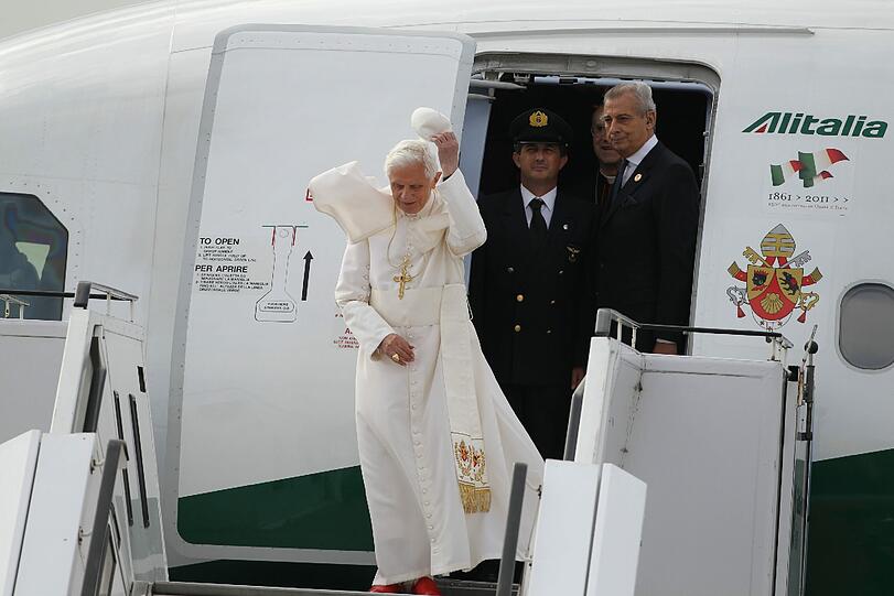 Papst Benedikt XVI. ist zu seinem ersten offiziellen Staatsbesuch in Deutschland eingetroffen.
