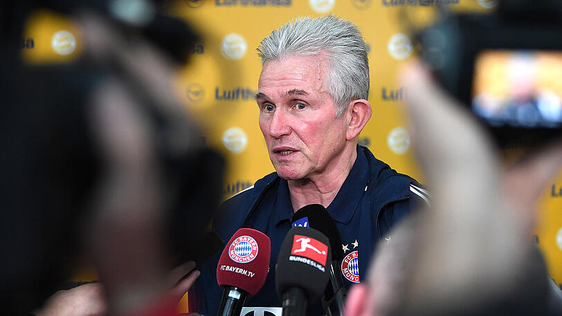 Heynckes stellt sich den Fragen der Medienvertreter.