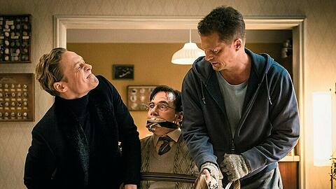 "Vier gegen die Bank": Max (Matthias Schweighöfer, l.), Peter (Jan Josef Liefers, M.) und Chris (Til Schweiger)