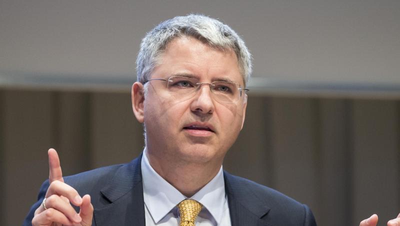 Roche-CEO Severin Schwan gestikuliert. Foto: Alexandra Wey/KEYSTONE/dpa/Archivbild Roche-CEO Severin Schwan gestikuliert. Foto: Alexandra Wey/KEYSTONE/dpa/Archivbild