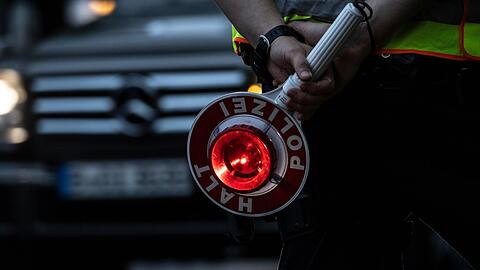 Die Polizei versuchte, den Mann anzuhalten, doch dieser bemerkte es nicht einmal. (Symbolbild)