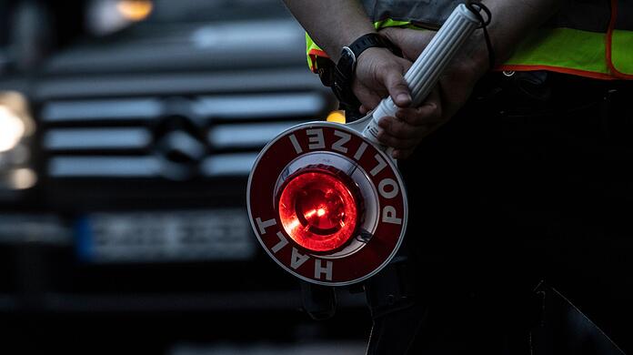 Die Polizei versuchte, den Mann anzuhalten, doch dieser bemerkte es nicht einmal. (Symbolbild)