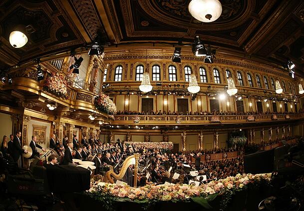 Erst seit 1997 nehmen die Wiener Philharmoniker Frauen als Musikerinnen aus. Erst seit 1997 nehmen die Wiener Philharmoniker Frauen als Musikerinnen aus.
