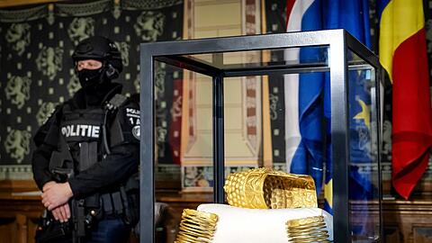 Die Diebe stahlen auch diesen Goldhelm. (Archivbild)
