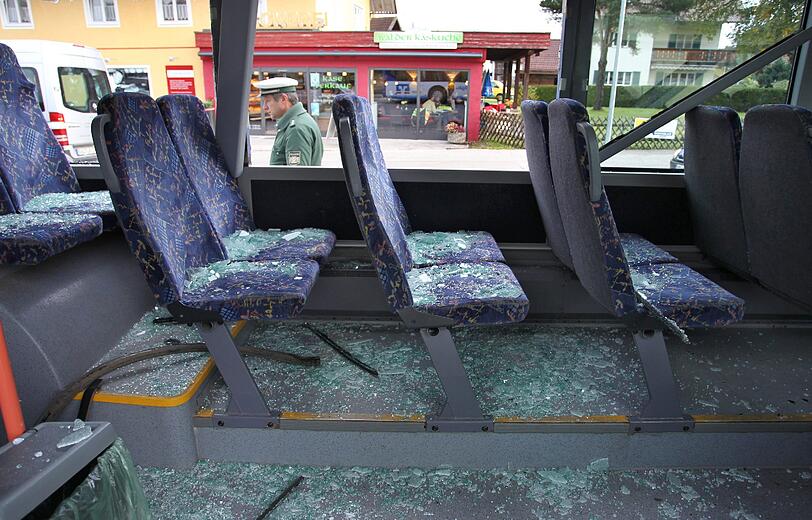 In Marktoberdorf ist es zu einem schlimmen Schulbusunfall gekommen. Die Bilder.
