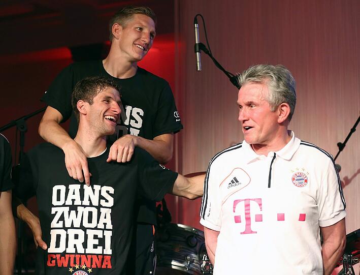 Die Bilder vom Bankett des FC Bayern München nach dem Triple-Gewinn in Berlin.