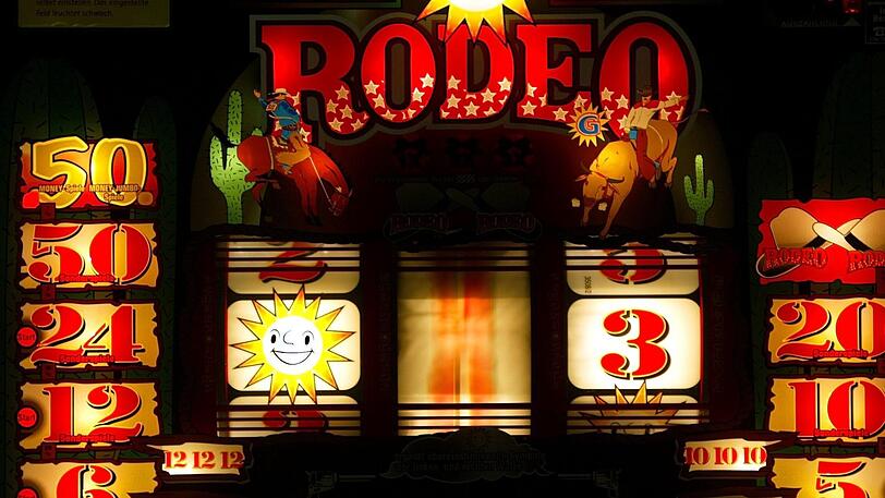 Einbrecher sind in eine Gaststätte eingestiegen und haben zwei Geldspielautomaten geklaut. (Symbolfoto)