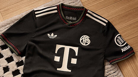 Das neue CL-Trikot des FC Bayern ist in Schwarz gehalten und hat eine ganz besondere Botschaft eingenäht.