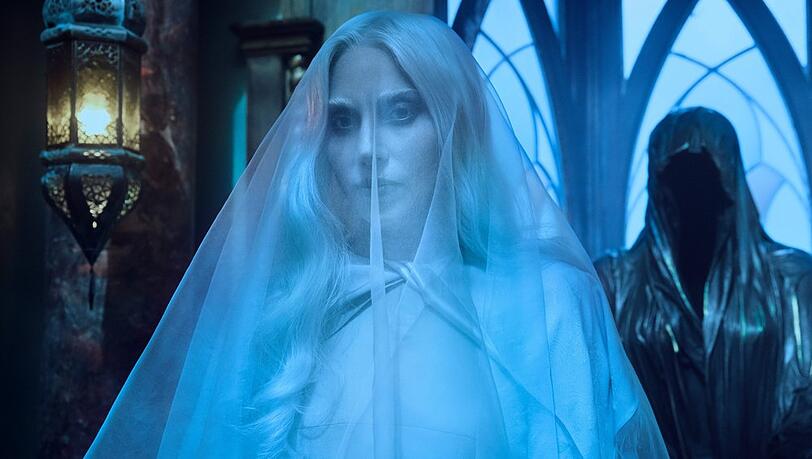 Lady Gaga als Rosaline Rotwood in "Wednesday".