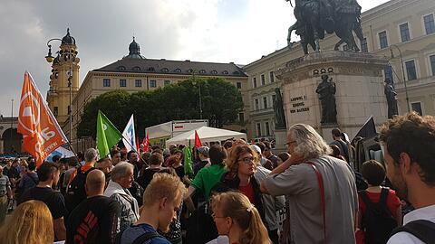 Das Gesetz kommt, der Widerstand bleibt - wie am Odeonsplatz in München.