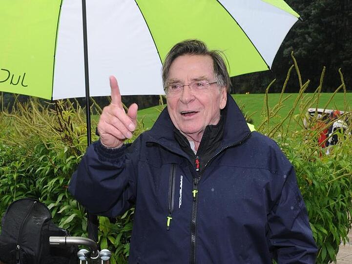 Schauspieler Elmar Wepper steht im Golfclub Tutzing. Foto: Ursula Düren/dpa/Archivbild