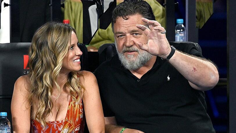 Britney Theriot und Russell Crowe hatten sichtlich Spaß beim Tennis-Match in Melbourne.