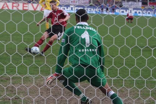 Elftes Saisontor aus elf Metern: Marek Mintal findet wieder zu alter Treffsicherheit zurück.
