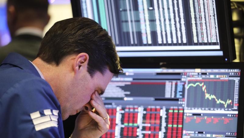 Händler an der New Yorker Börse: Trump sieht die steigenden Aktienkurse im ersten Jahr seiner Amtszeit als seinen Verdienst an und reagiert mit zunehmendem Zorn auf die derzeit sinkenden Märkte. Händler an der New Yorker Börse: Trump sieht die steigenden Aktienkurse im ersten Jahr seiner Amtszeit als seinen Verdienst an und reagiert mit zunehmendem Zorn auf die derzeit sinkenden Märkte.