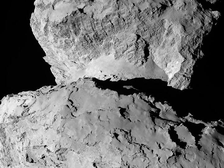 Die Darstellung zeigt die Rückseite des Kometen "67P/Tschurjumow-Gerassimenko". Foto: Rosetta/MPS for OSIRIS Team/ESA/dpa