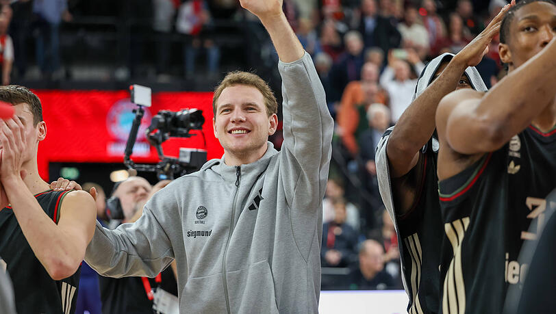 Der FC Bayern Basketball fiebert dem Comeback von Spielmacher Rokas Jokubaitis entgegen, der nach schwerer Knieverletzung mit Minuten-Limit zurückkehren soll. Der FC Bayern Basketball fiebert dem Comeback von Spielmacher Rokas Jokubaitis entgegen, der nach schwerer Knieverletzung mit Minuten-Limit zurückkehren soll.