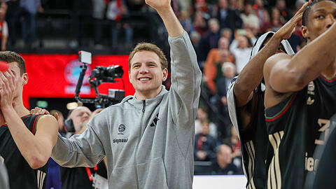Der FC Bayern Basketball fiebert dem Comeback von Spielmacher Rokas Jokubaitis entgegen, der nach schwerer Knieverletzung mit Minuten-Limit zur&uuml;ckkehren soll.