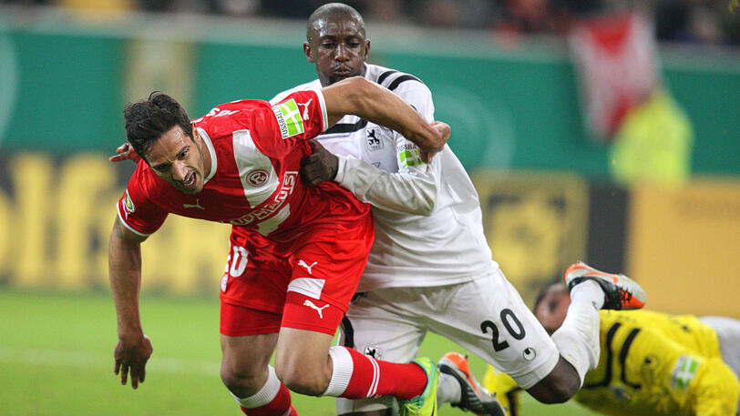 Fortuna Düsseldorf (2011/12): Nach der Station in Mainz wechselte Grimaldi für eine halbe Saison zu Fortuna Düsseldorf. Im Bild befindet sich Grimaldi im Duell mit 1860-Spieler Collin Benjamin. Für die Fortuna erzielte der Stürmer in zwölf Spielen zwei Tore und zwei Torvorlagen.