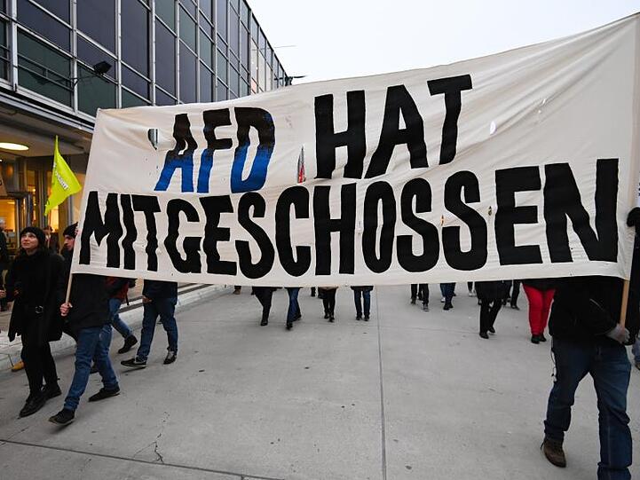 Demonstration nach den rechtsextremen Morden von Hanau: "AFD hat mitgeschossen".